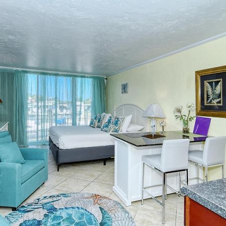 Waterfront Room, Heated Pool, Tiki Bar & Grill Sarasota Exteriör bild