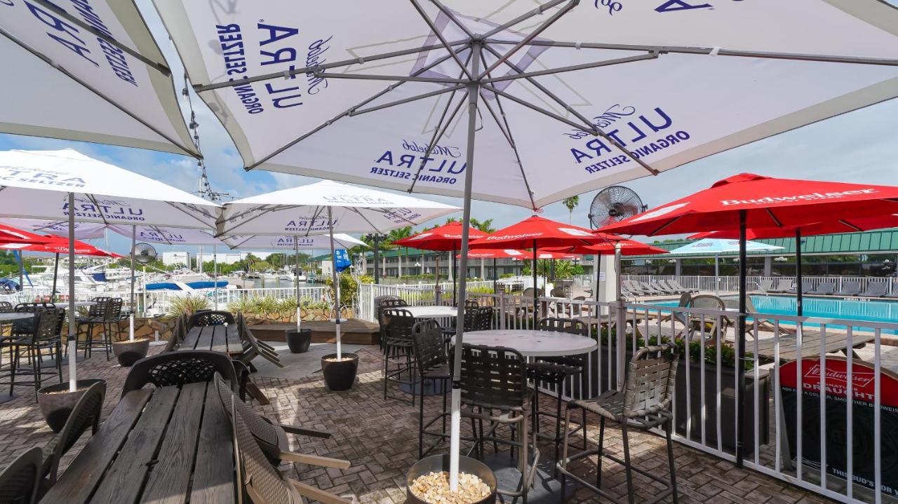 Waterfront Room, Heated Pool, Tiki Bar & Grill Sarasota Exteriör bild