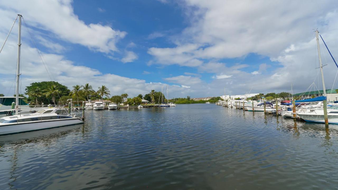 Waterfront Room, Heated Pool, Tiki Bar & Grill Sarasota Exteriör bild