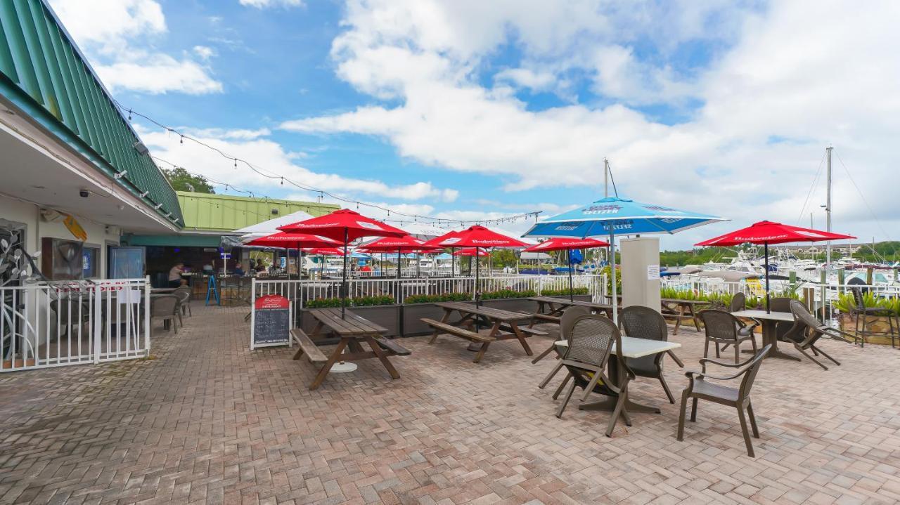 Waterfront Room, Heated Pool, Tiki Bar & Grill Sarasota Exteriör bild