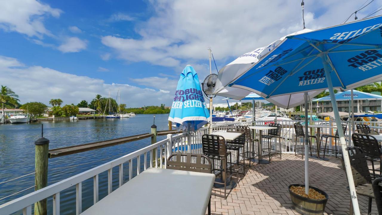 Waterfront Room, Heated Pool, Tiki Bar & Grill Sarasota Exteriör bild
