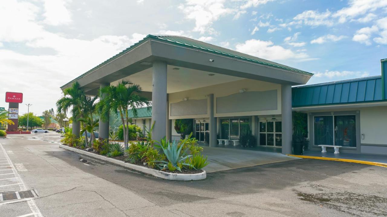 Waterfront Room, Heated Pool, Tiki Bar & Grill Sarasota Exteriör bild