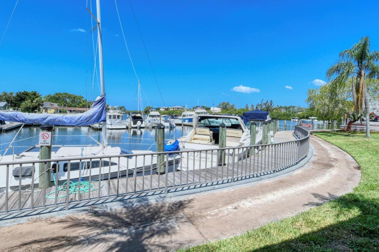 Waterfront Room, Heated Pool, Tiki Bar & Grill Sarasota Exteriör bild