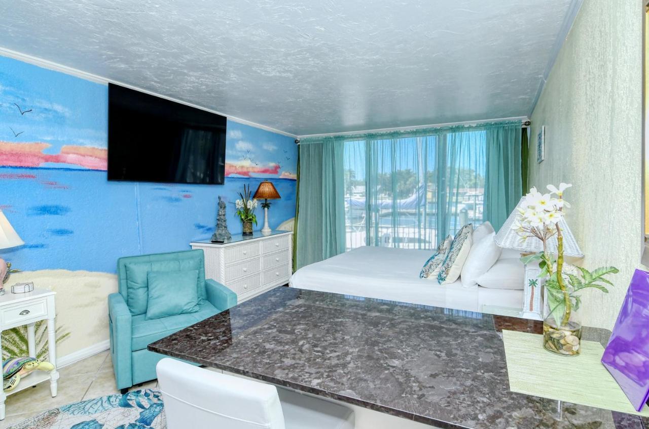 Waterfront Room, Heated Pool, Tiki Bar & Grill Sarasota Exteriör bild
