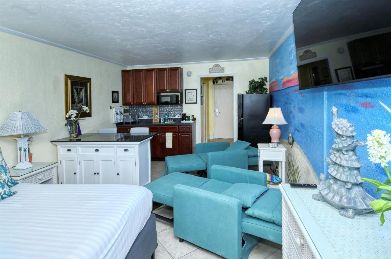 Waterfront Room, Heated Pool, Tiki Bar & Grill Sarasota Exteriör bild