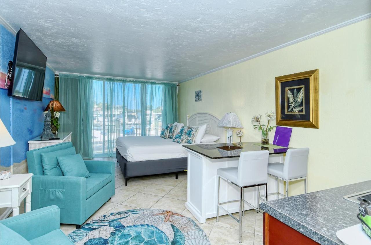 Waterfront Room, Heated Pool, Tiki Bar & Grill Sarasota Exteriör bild