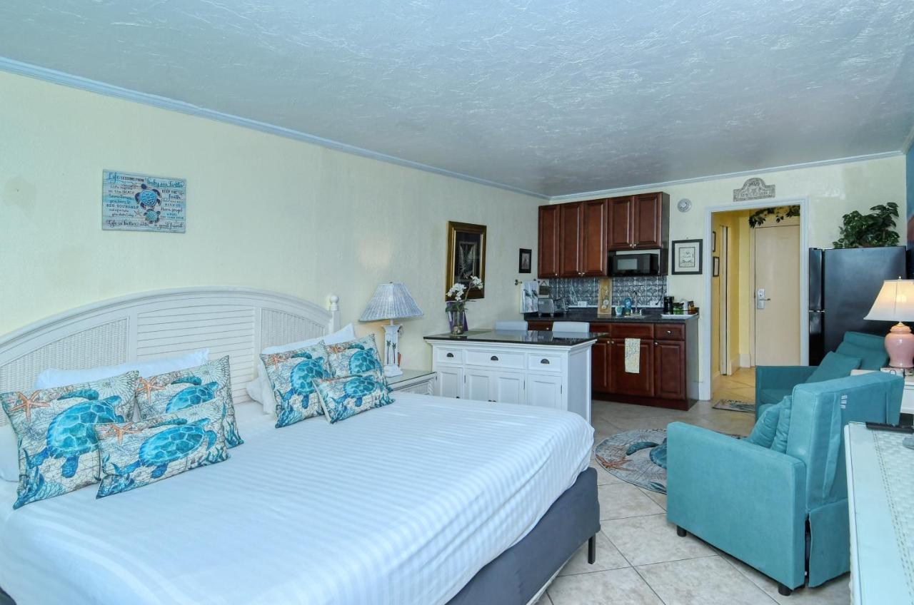 Waterfront Room, Heated Pool, Tiki Bar & Grill Sarasota Exteriör bild