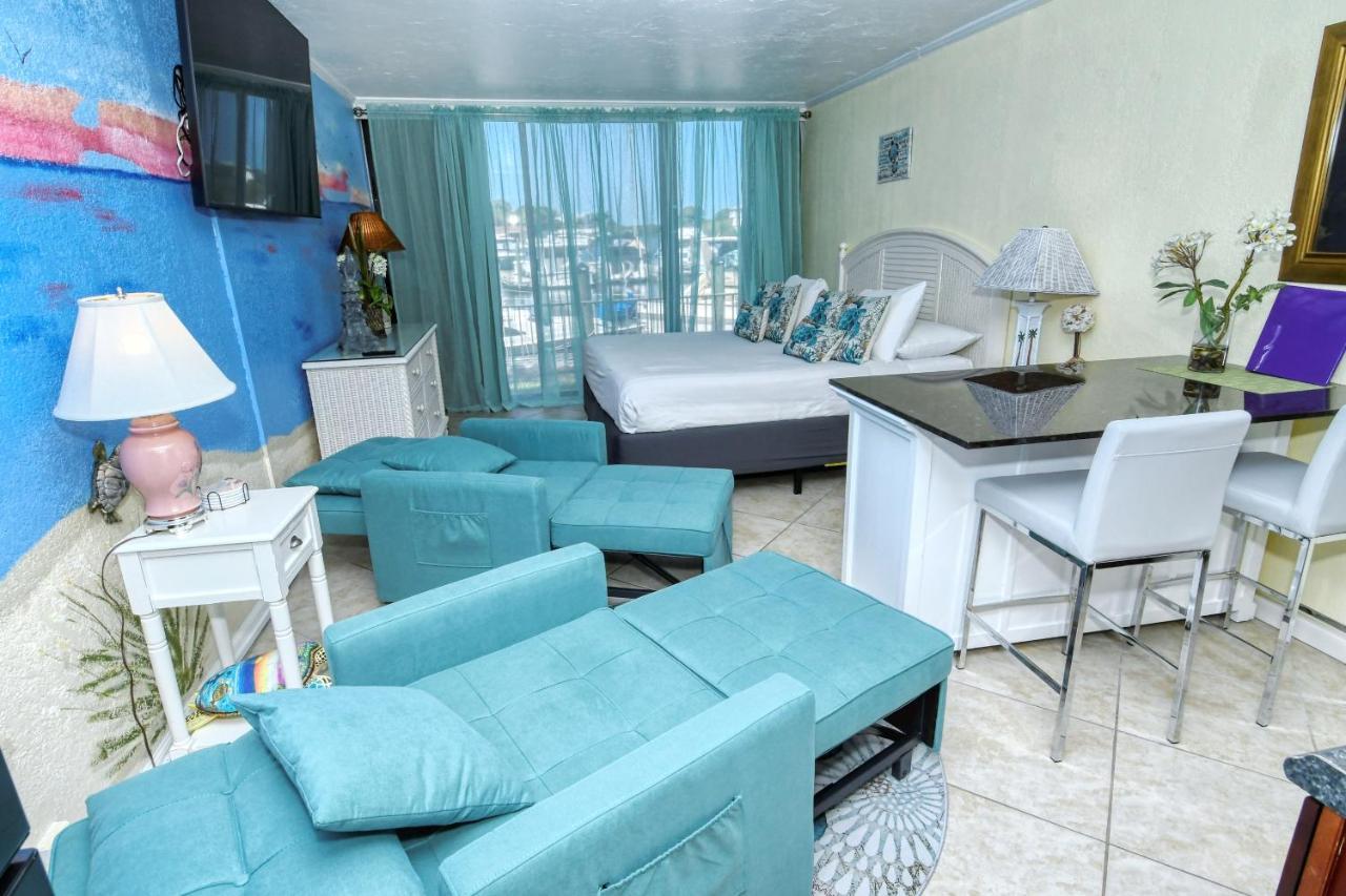 Waterfront Room, Heated Pool, Tiki Bar & Grill Sarasota Exteriör bild